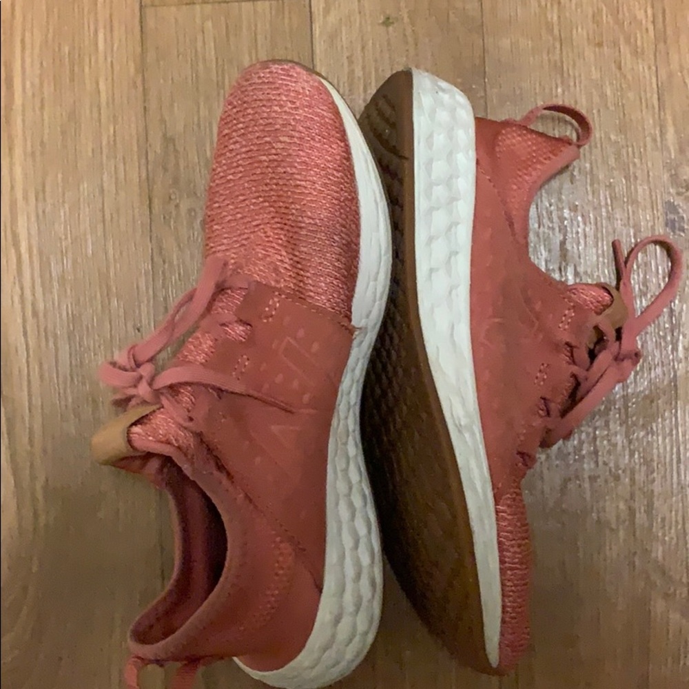 New Balance tennis shoes women’s 8.5!